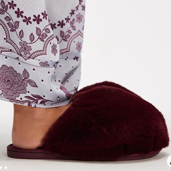 Free People Shoes - Free People Snowball Slipper Cabernet Faux Fur Slip-on Loungewear Size 8 NEW Box